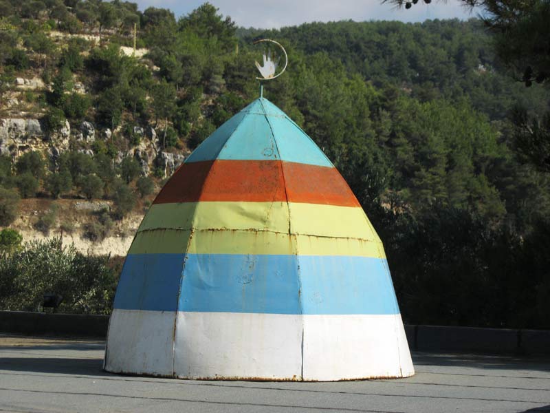 Dome in the five-color combination typical for the Druze. Photo: Gebhard Fartacek, 2016.